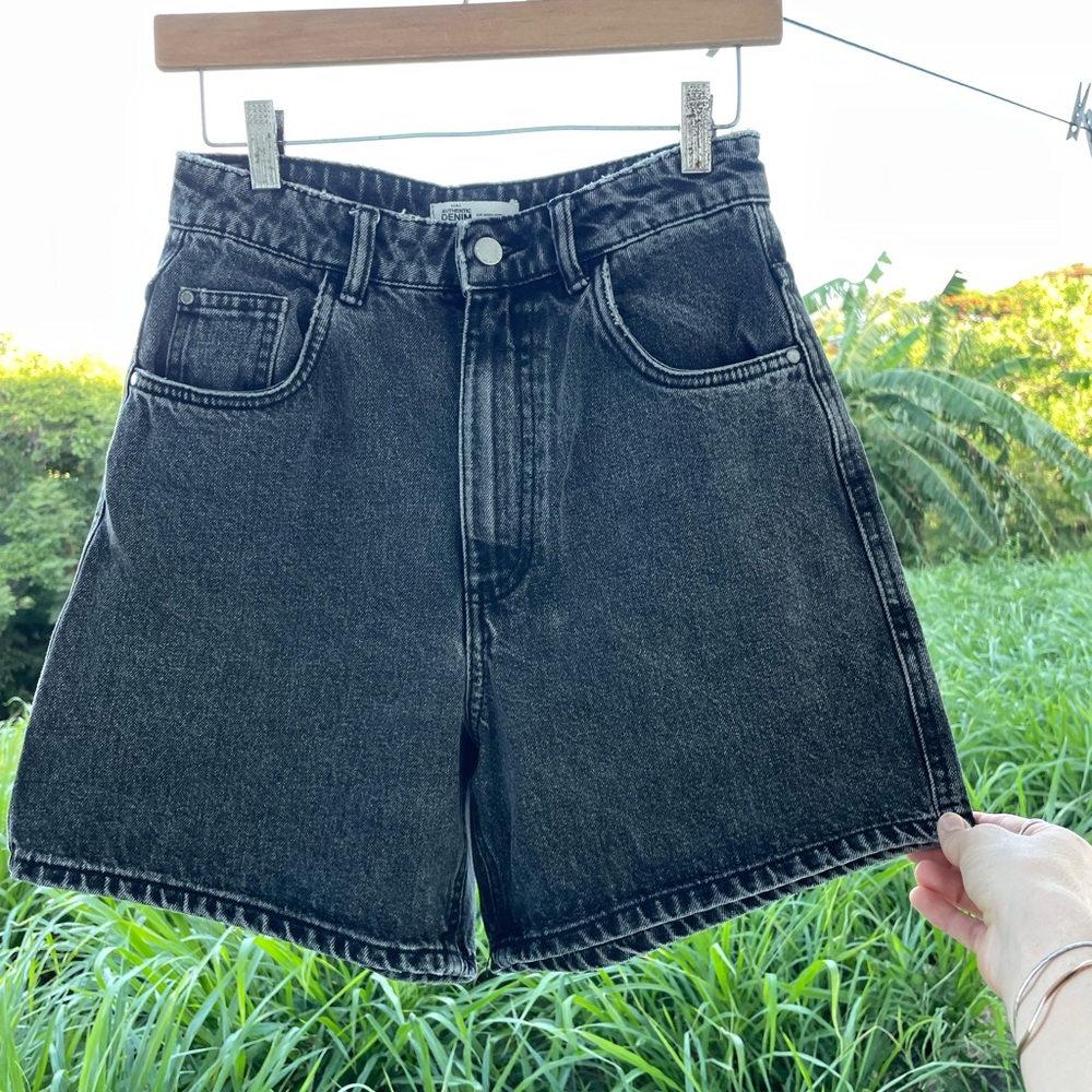MOVING SALE! Accepting all offers!! ZARA Washed Black Mom Shorts Size 2 or 25/26
